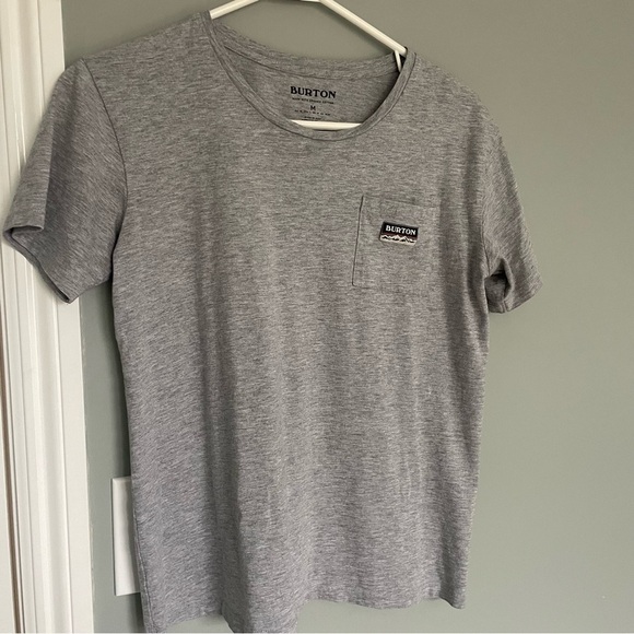 3 for $30 | Burton Women's Organic Cotton Classic Short Sleeve Pocket T-Shirt - Picture 4 of 8